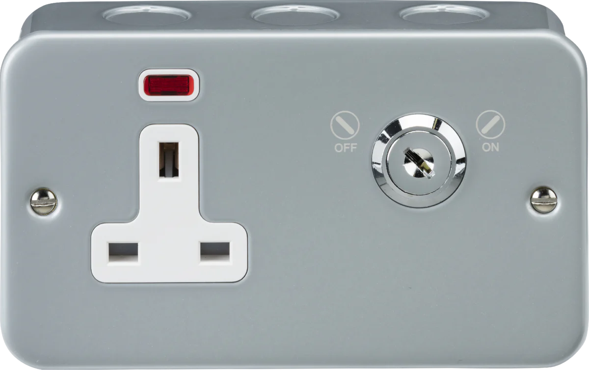 Knightsbridge M9LOCKN 13A DP Lockable Socket with Neon