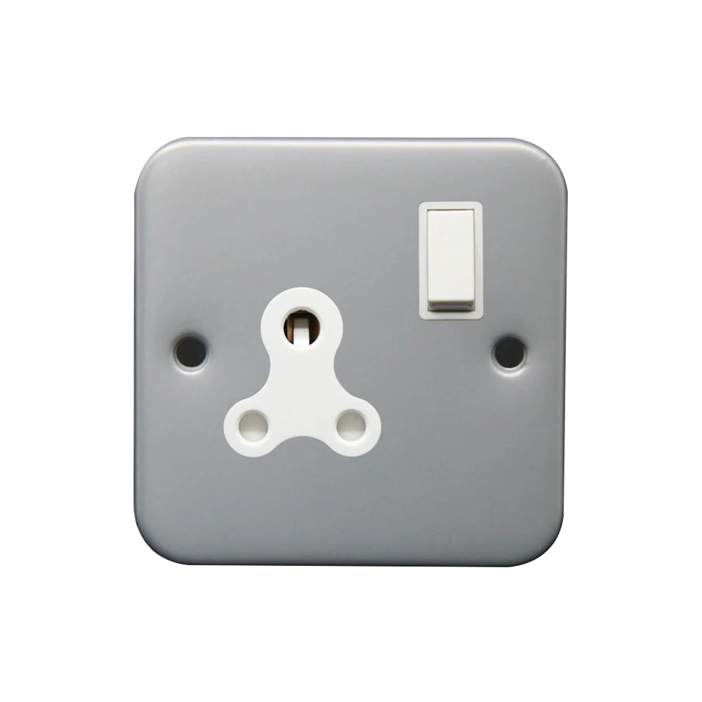 Caradok 5A Switched Socket Round Pin Metalclad