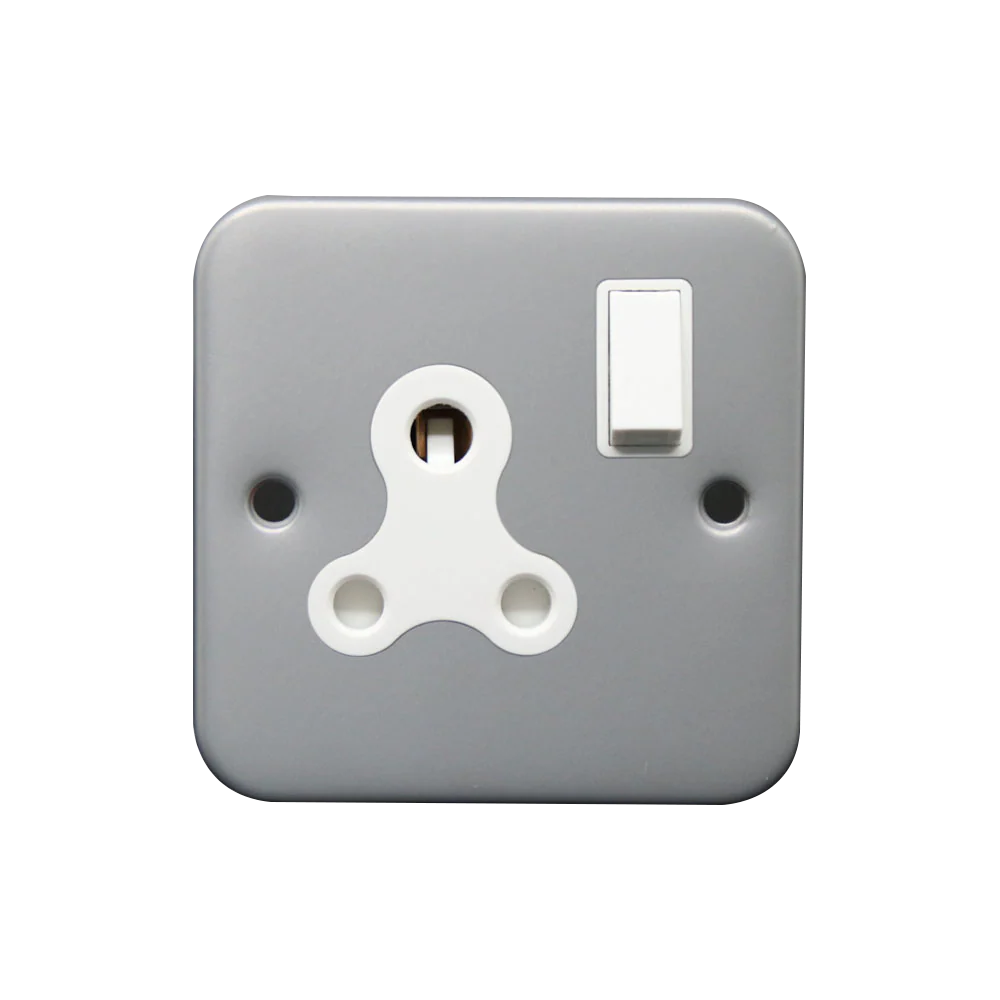 Caradok 15A Switched Socket Round Pin Metalclad